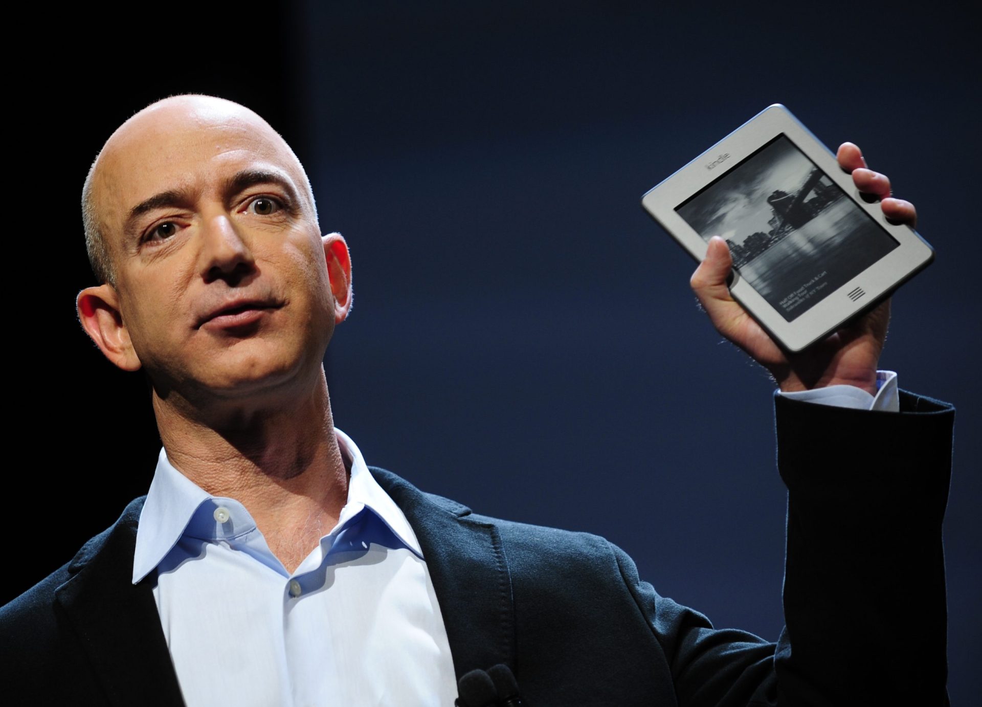 Jeff Bezos deixa liderança da Amazon