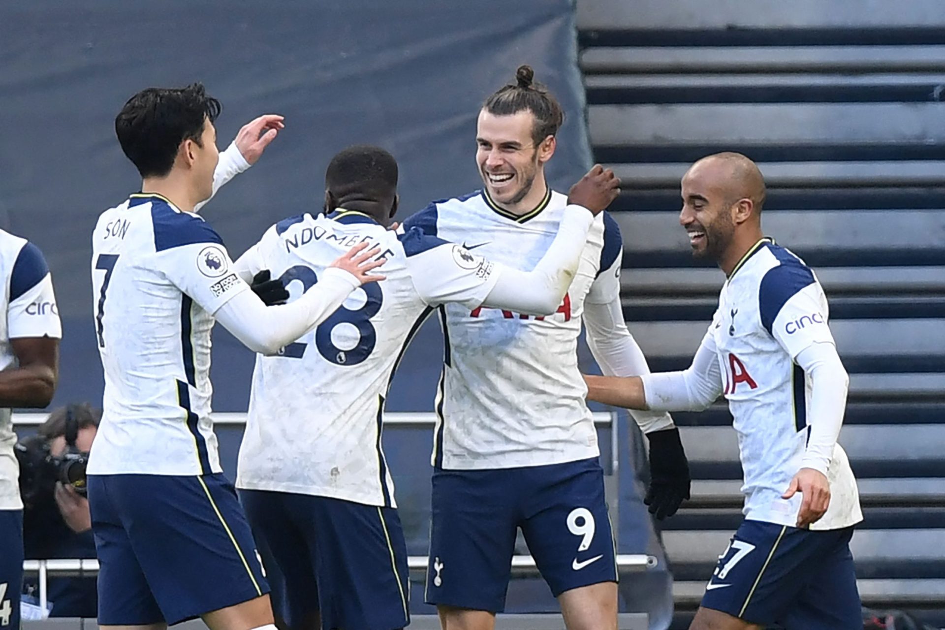 Tottenham regressa às vitórias com goleada frente ao Burnley (4-0)