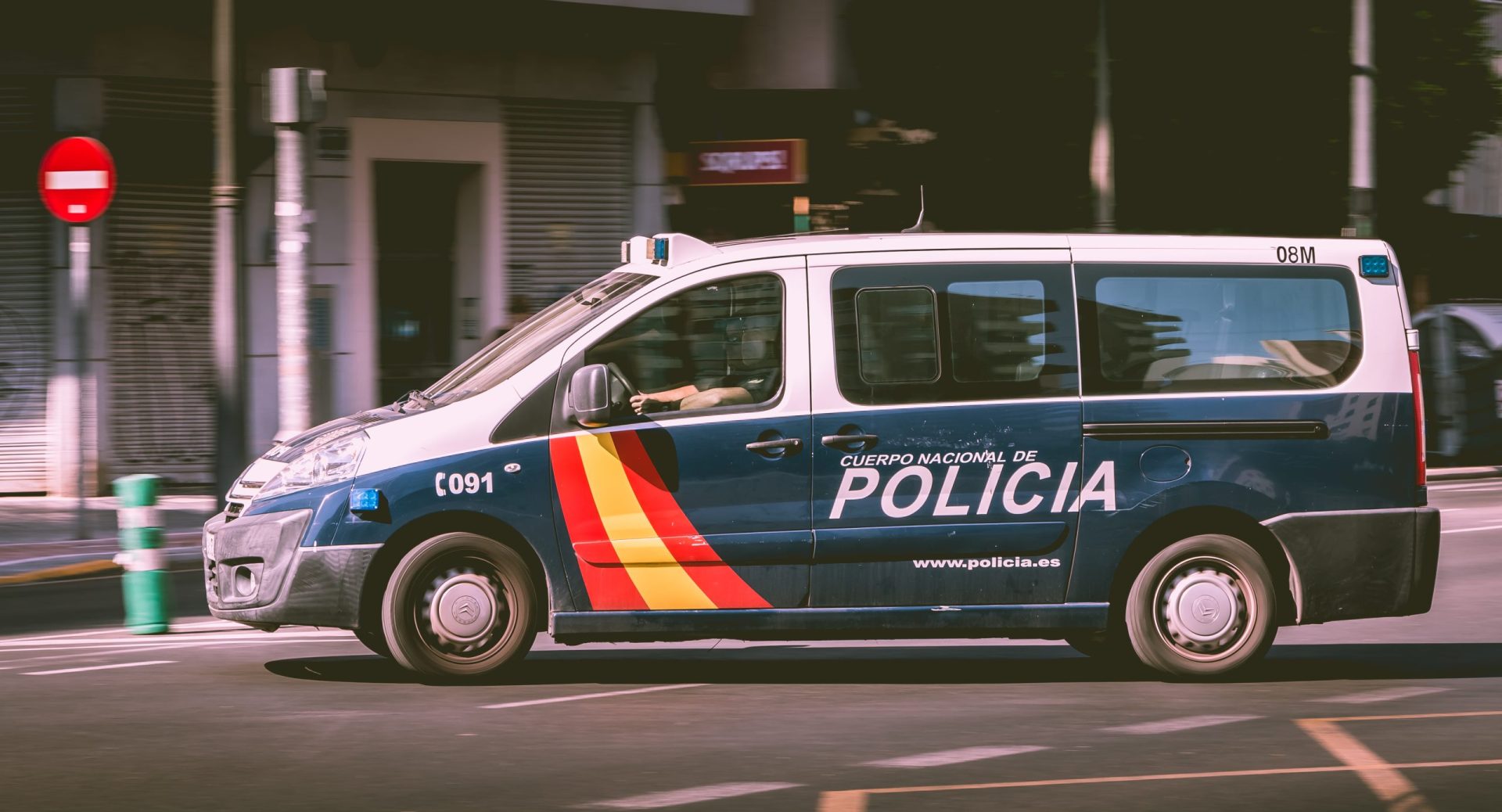 Polícia espanhola interrompeu luta convocada por dezenas de jovens nas redes sociais