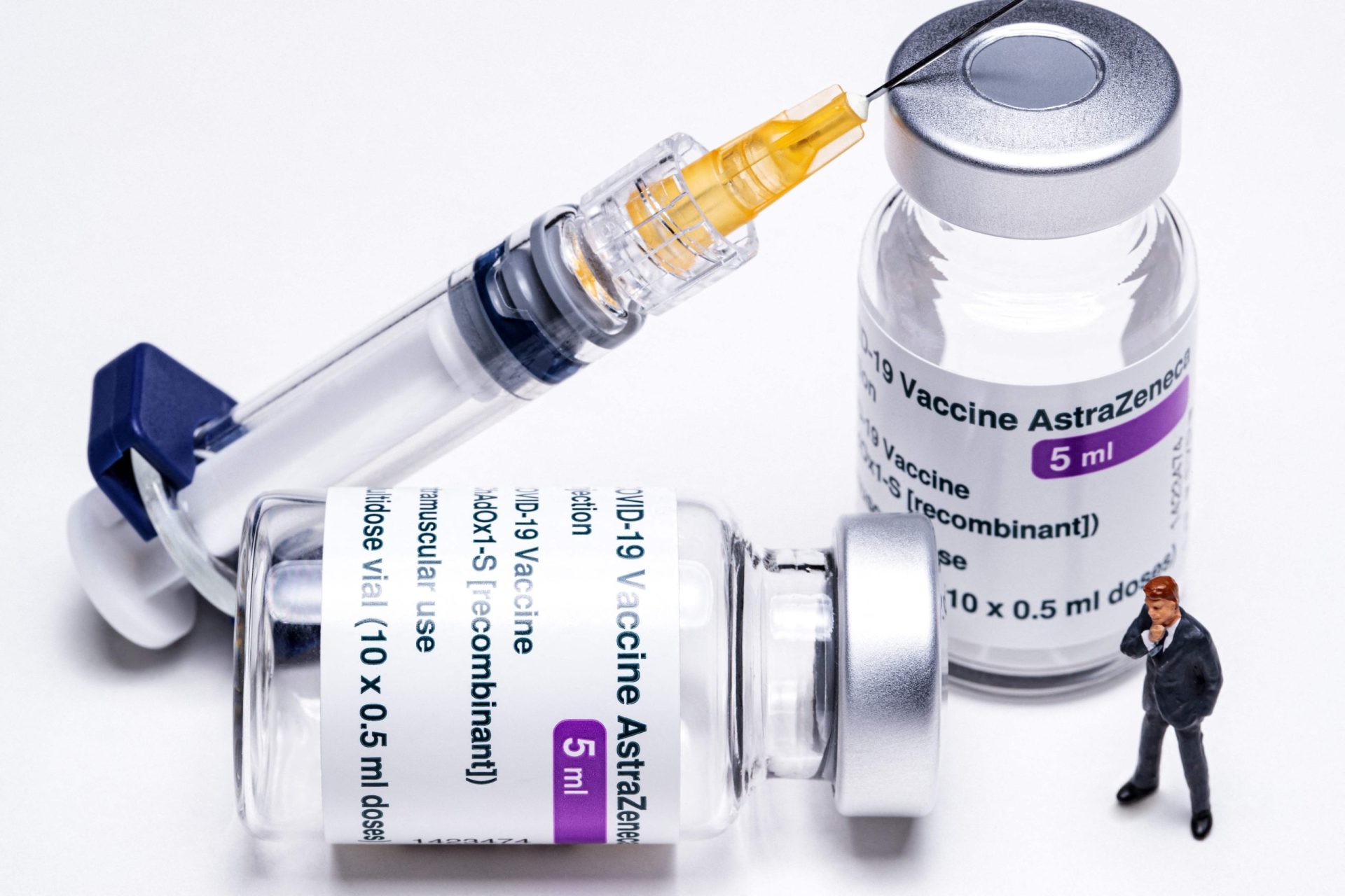 Infarmed mantém recomendações para administração da vacina da AstraZeneca