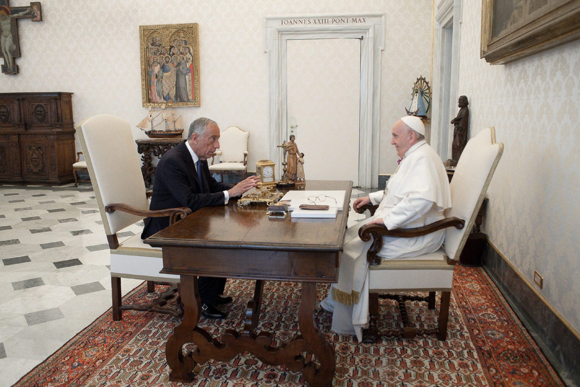 Papa confirma a Marcelo visita a Portugal em 2023 e promete ir a Fátima