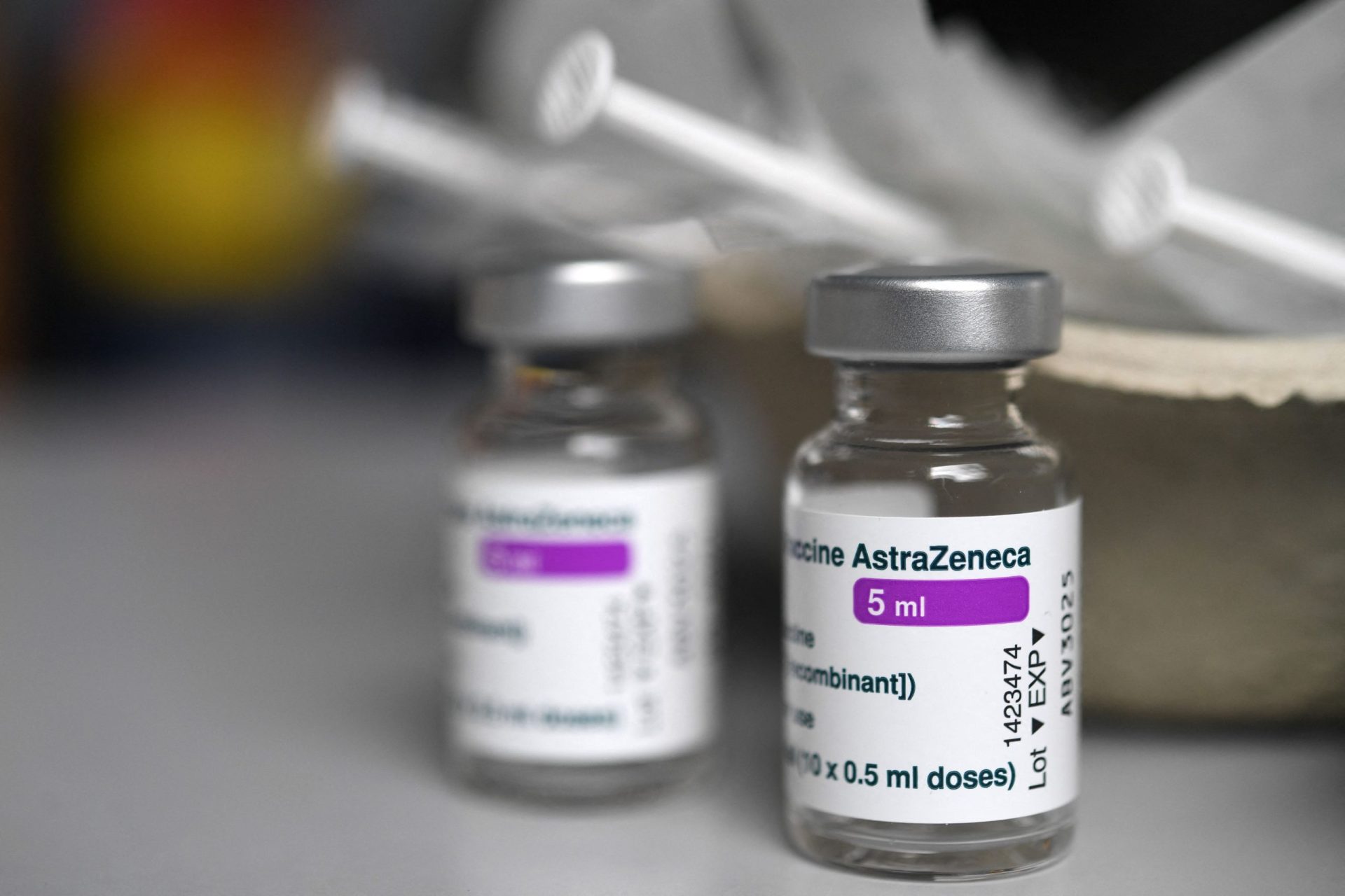 Alergias graves entre os possíveis efeitos secundários da vacina AstraZeneca