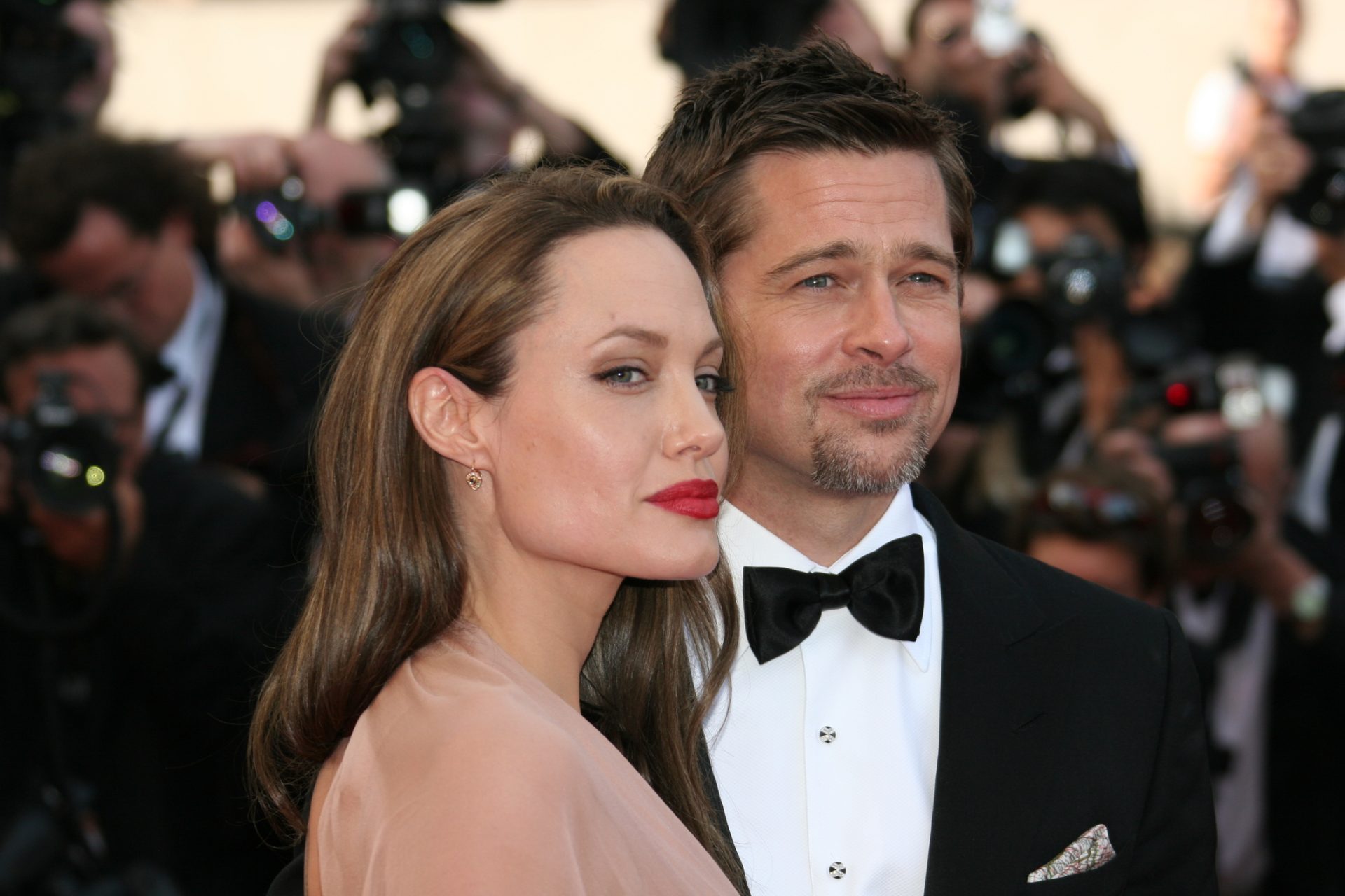 Angelina Jolie acusa Brad Pitt de violência doméstica e diz que tem provas