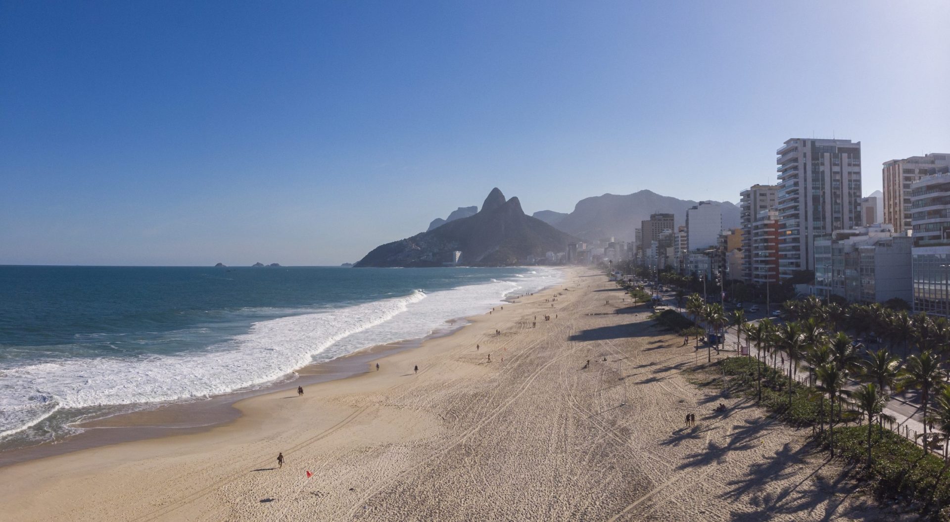 Mais restrições: Praias do Rio de Janeiro encerradas para controlar novos casos de covid-19