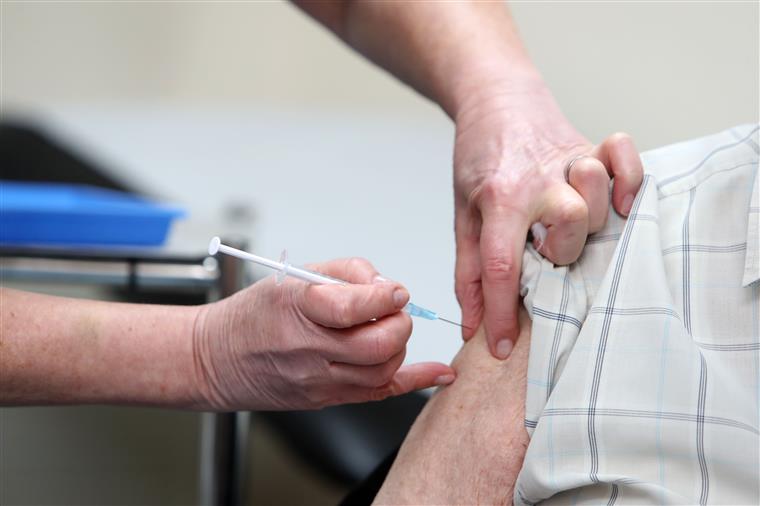 Relatório de Estado de Emergência: Todos os utentes dos lares de idosos já receberam 1º dose da vacina contra a covid-19