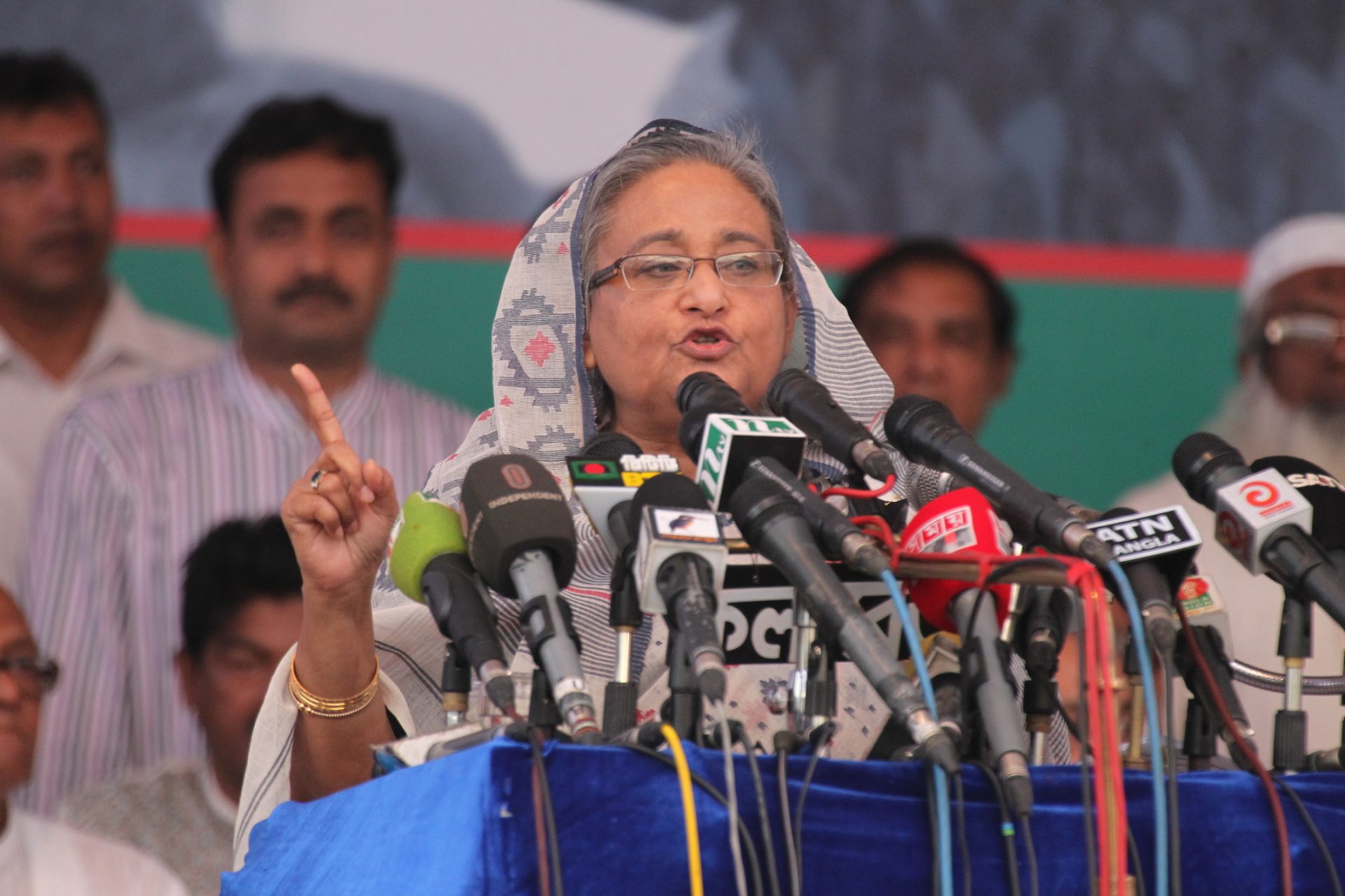 Catorze pessoas condenadas à morte pela tentativa de assassinato da primeira-ministra do Bangladesh