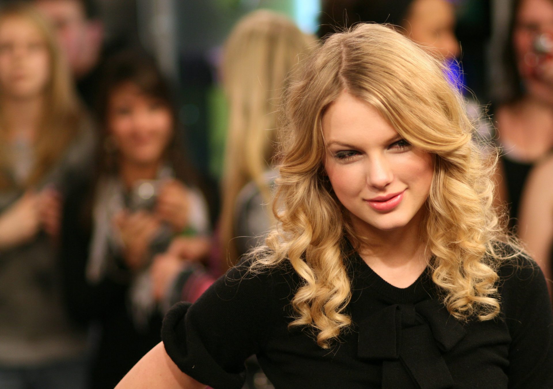 Taylor Swift doa 50 mil dólares a família de cinco filhas cujo pai morreu vítima de covid-19