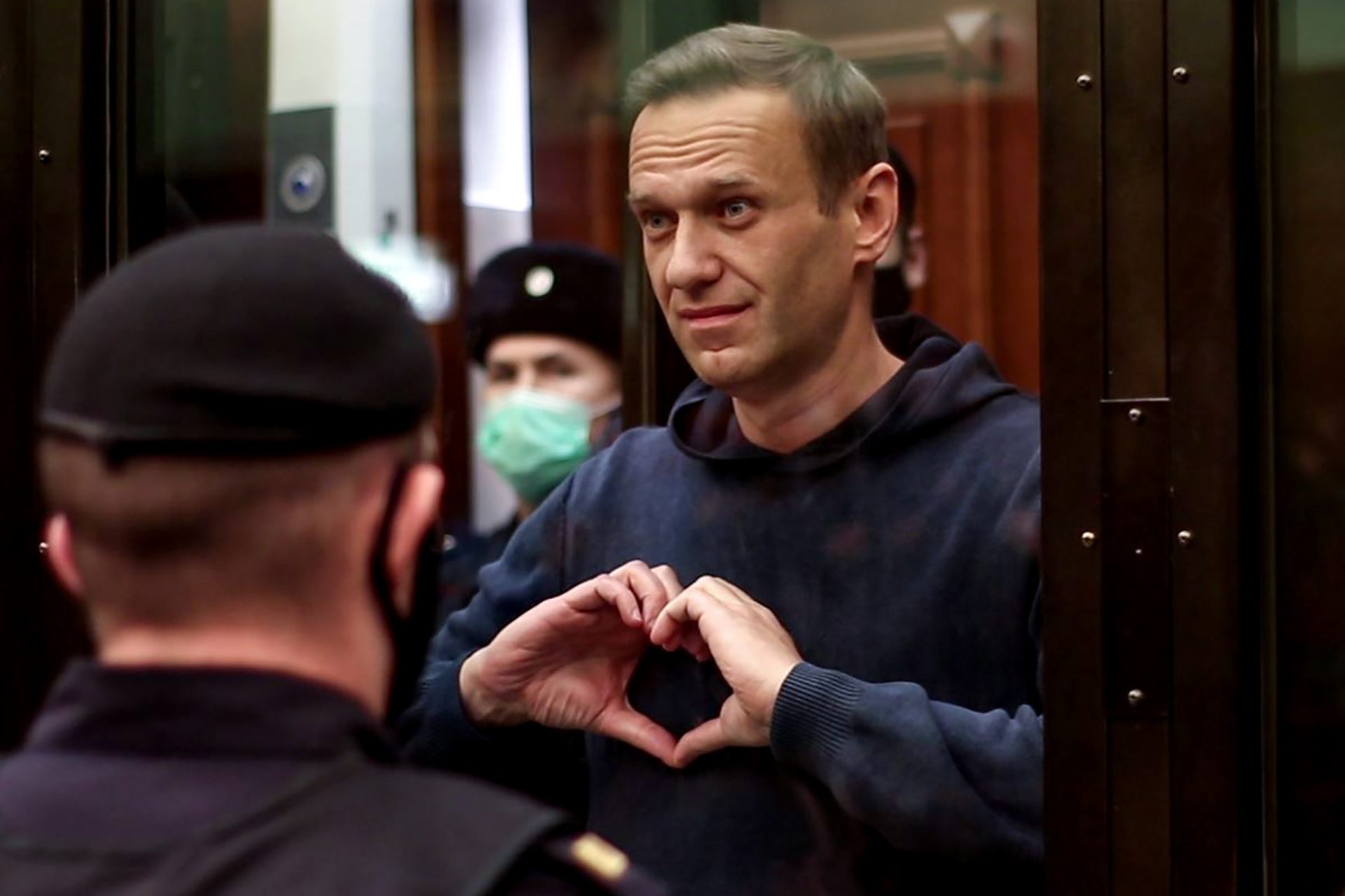 Navalny diz que está a ser torturado com “privação do sono”