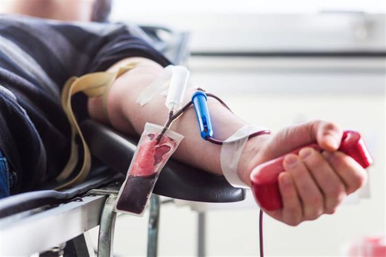 DGS concorda com clarificação da norma sobre dadores de sangue mas rejeita que esta seja discriminatória