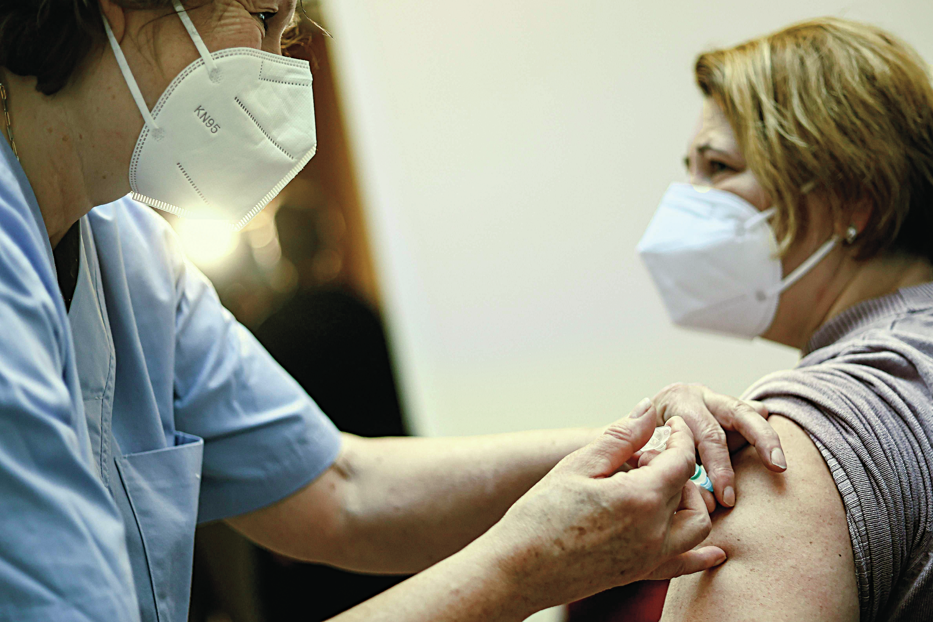 Mais de 265 mil portugueses já completaram processo de vacinação contra a covid-19