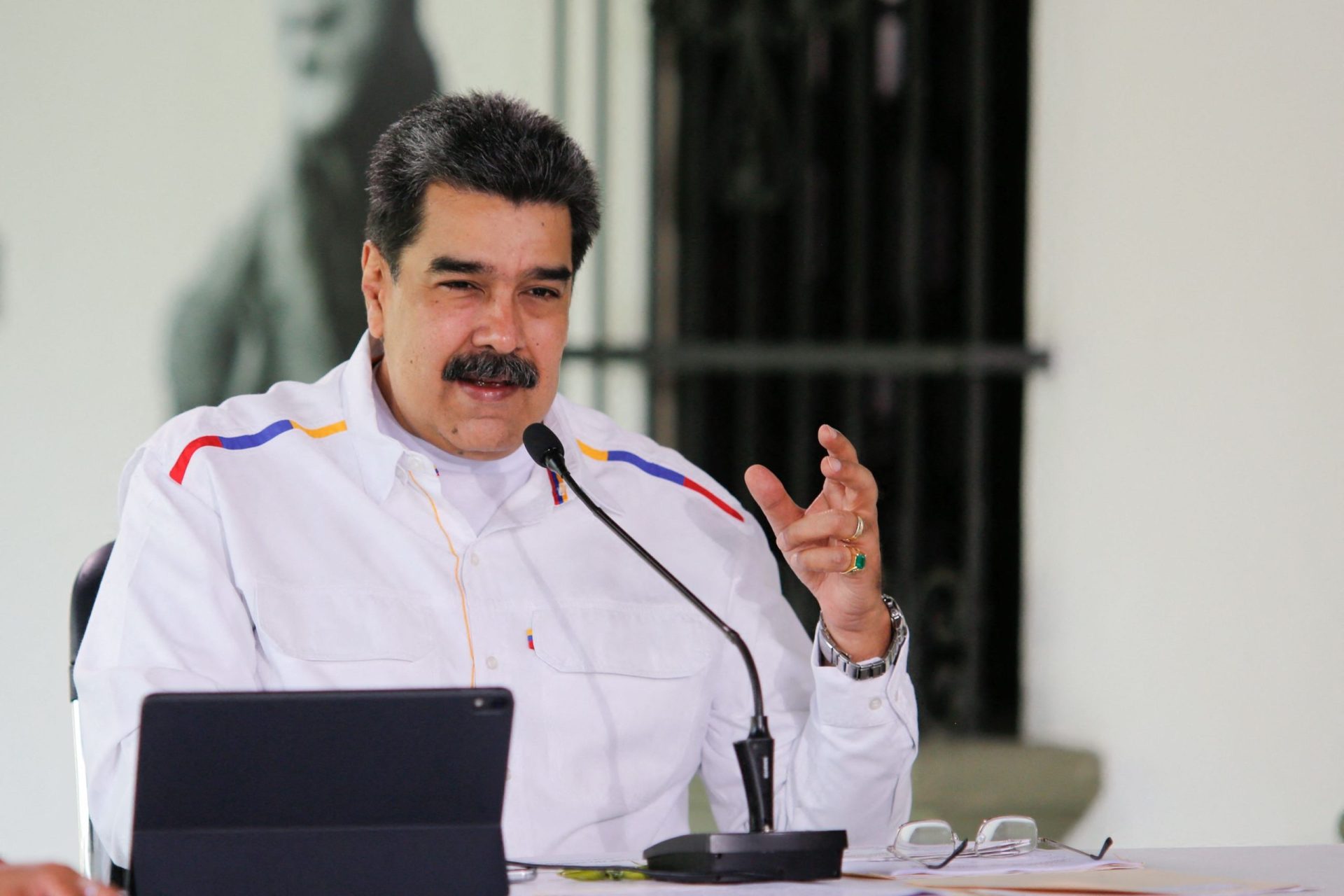 Nicolás Maduro disponibiliza petróleo em troca de vacinas
