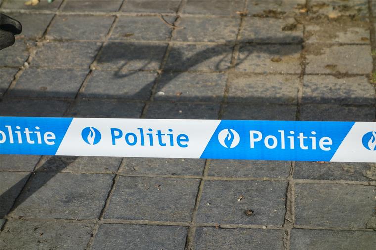 Polícia diz que explosão em centro de testes covid-19 nos Países Baixos foi intencional