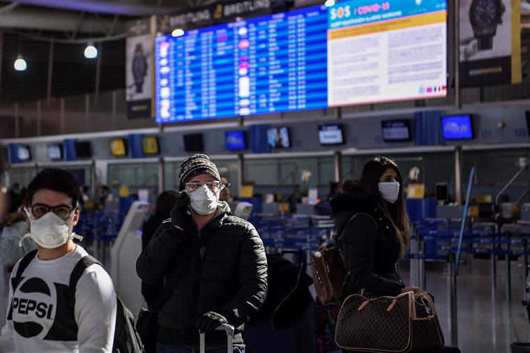 OMS avisa que aeroportos não devem pedir comprovativo de vacinação aos viajantes
