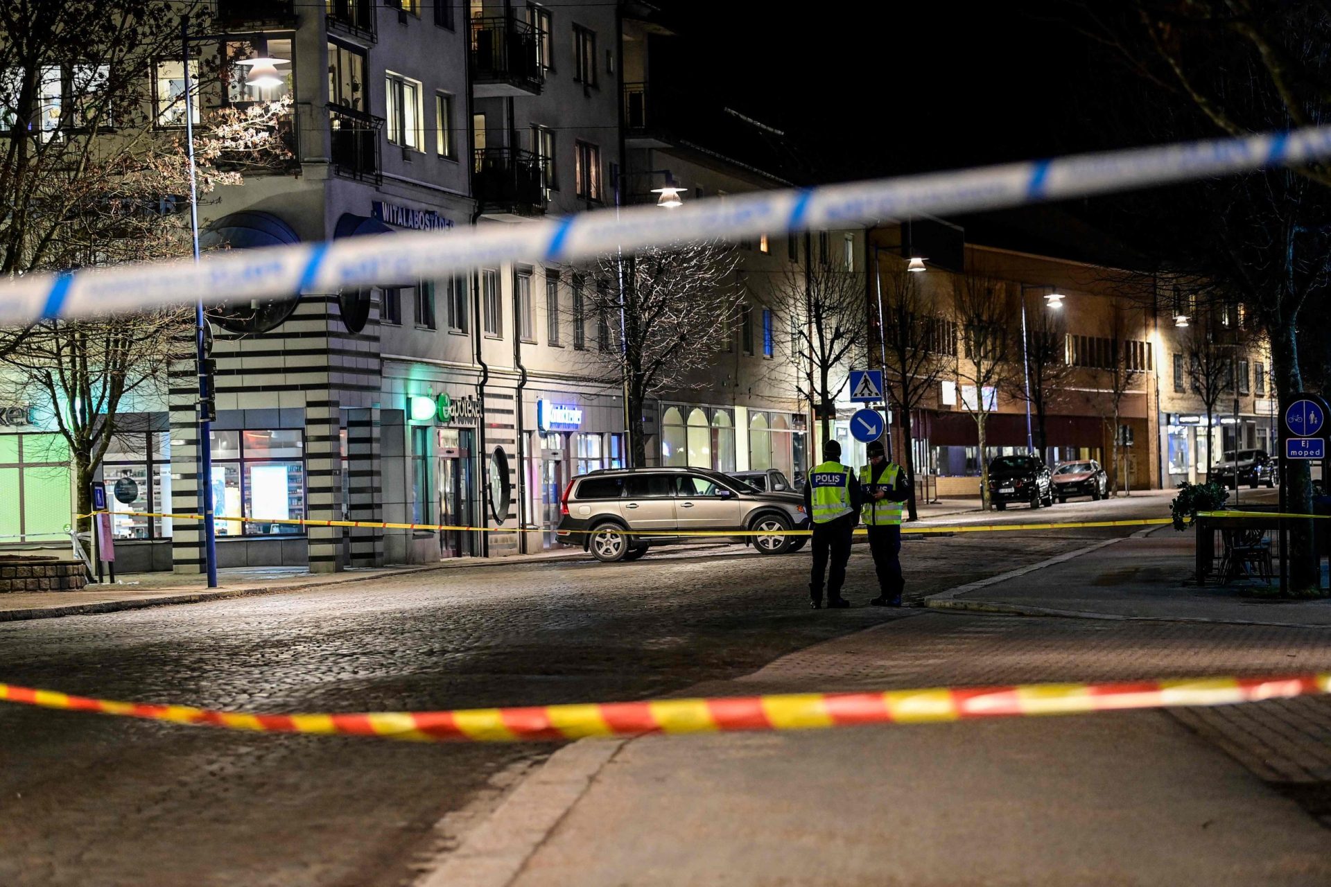 Autoridades suecas tratam esfaqueamento de sete pessoas como tentativa de homicídio, mas não excluem motivos terroristas
