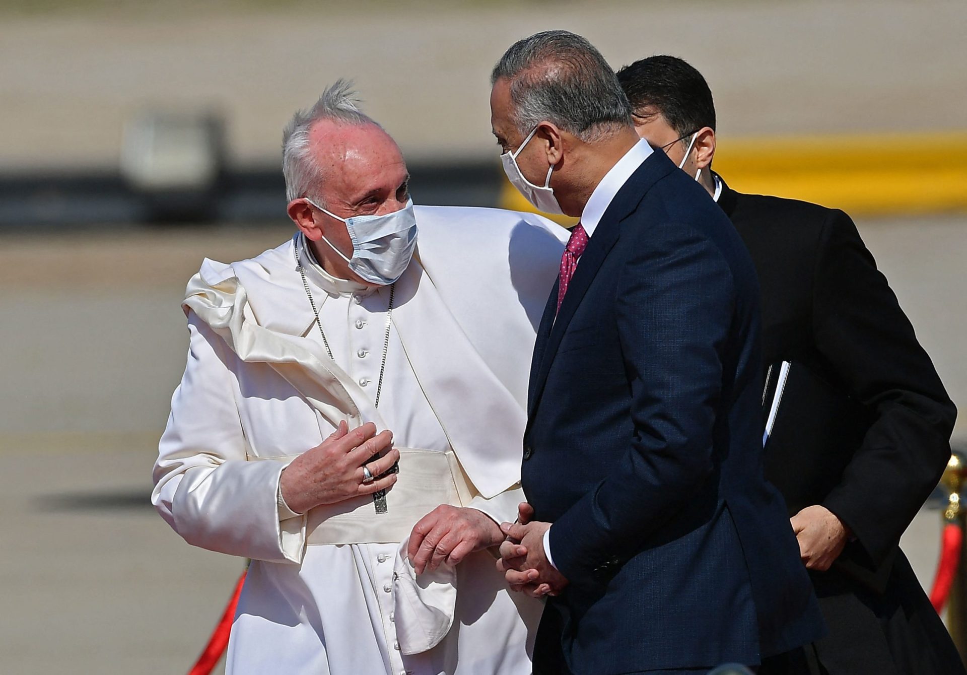As imagens da chegada do Papa Francisco ao Iraque | Fotogaleria
