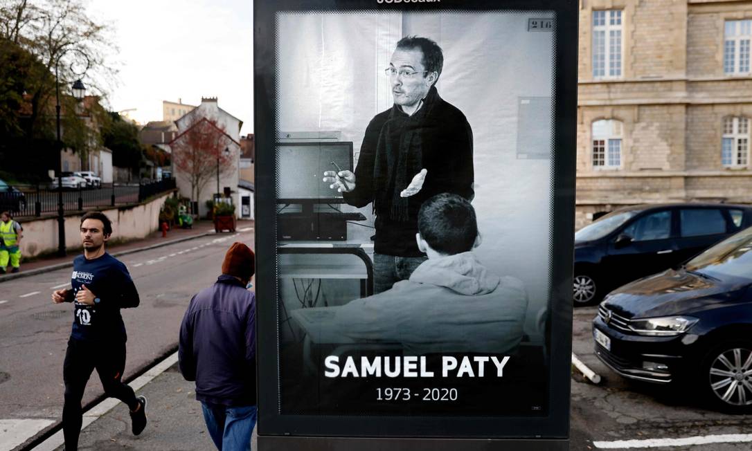 Adolescente que denunciou islamofobia de Samuel Paty, professor decapitado em França, admite que mentiu