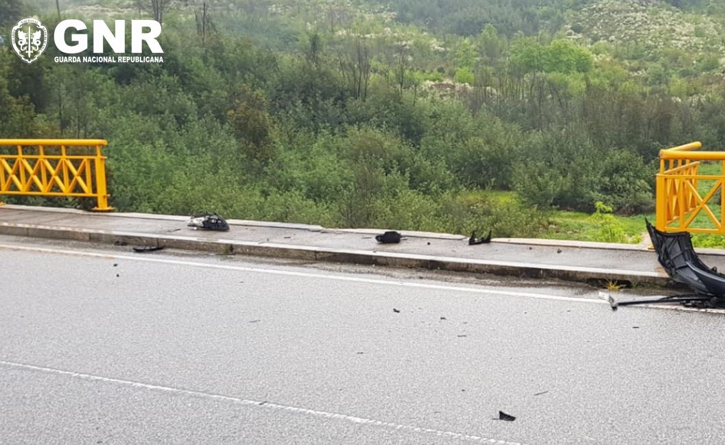 Militar da GNR de férias salva mulher presa em carro que caiu ao rio Mondego