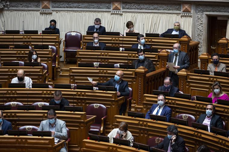 Parlamento rejeita projetos de lei para tornar violação crime público