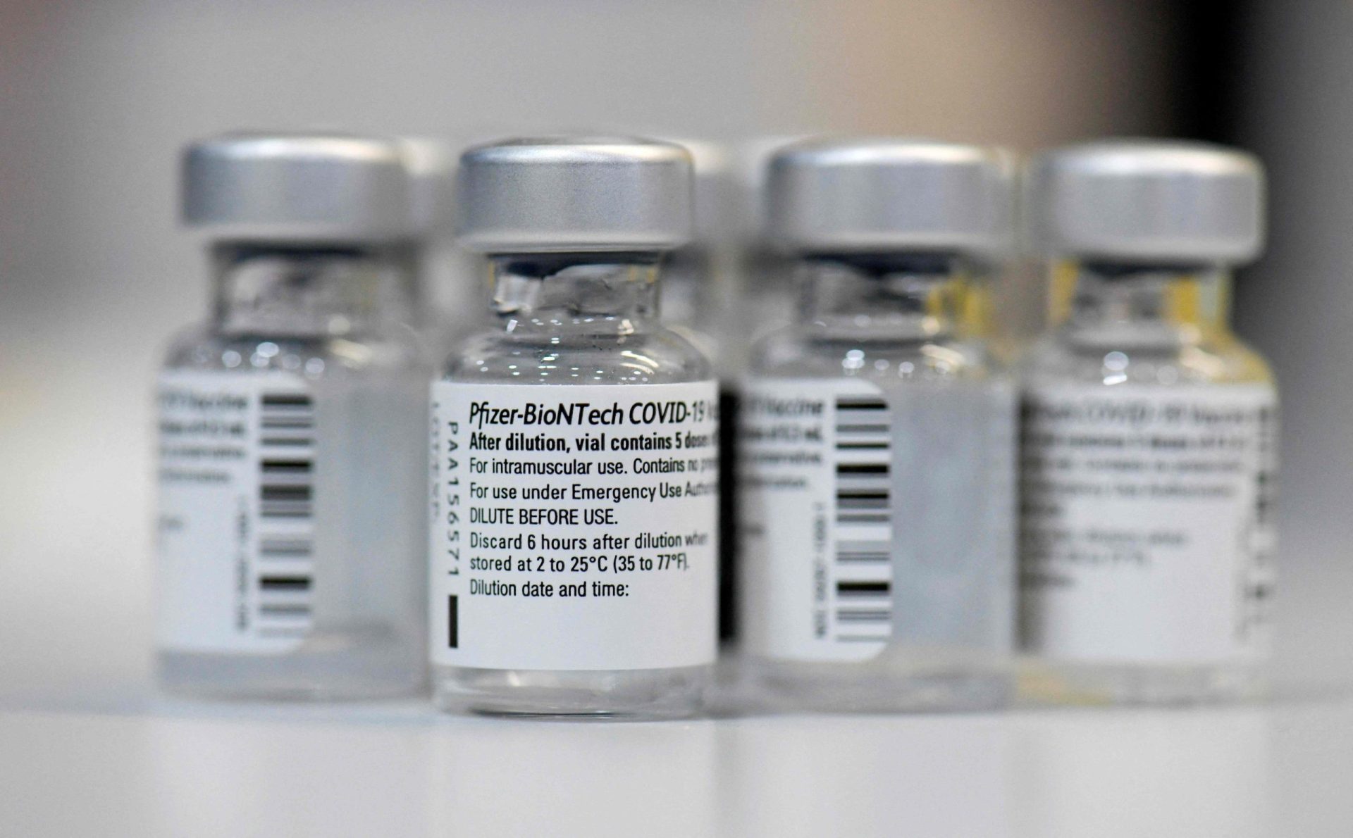 Terceira dose da vacina da Pfizer será “provavelmente necessária”