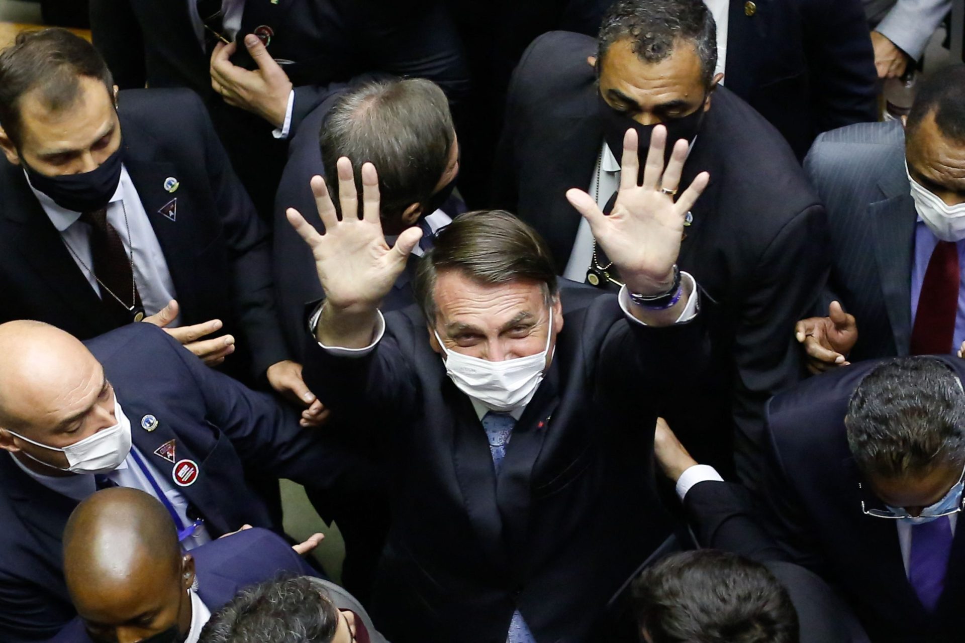 &#8220;Um povo que vota num homem&#8221; como o Lula da Silva &#8220;merece sofrer&#8221;, diz Bolsonaro