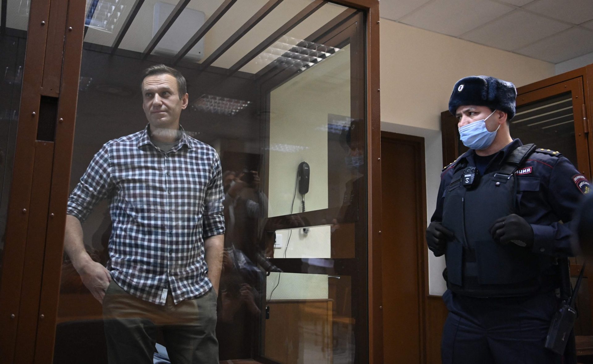 Após três semanas, Navalny põe fim à greve de fome