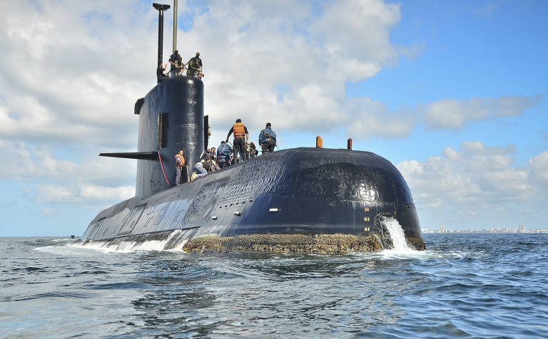 Autoridades indonésias encontram destroços do submarino desaparecido