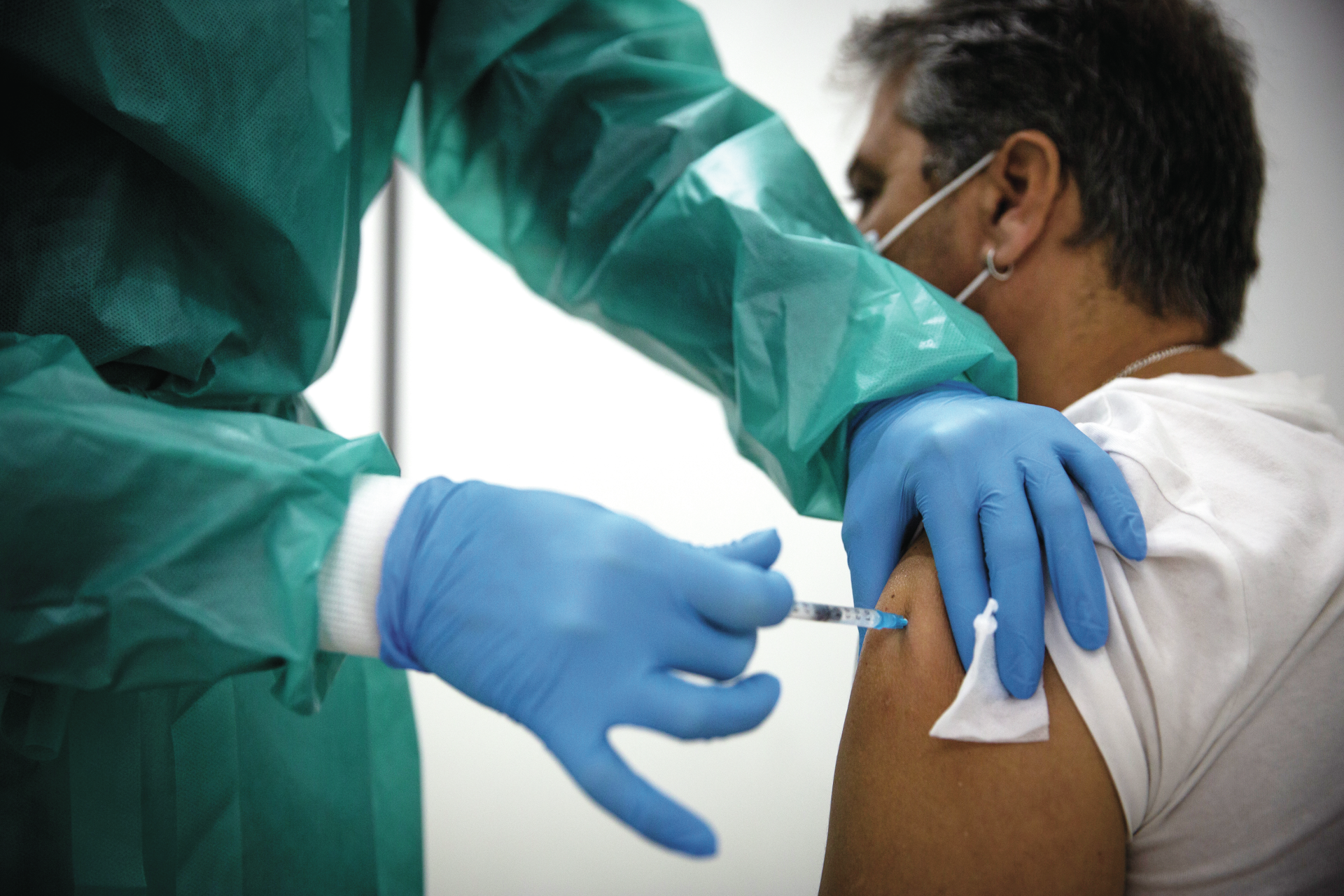 Quase 828 mil pessoas já completaram a vacinação contra covid-19 em Portugal
