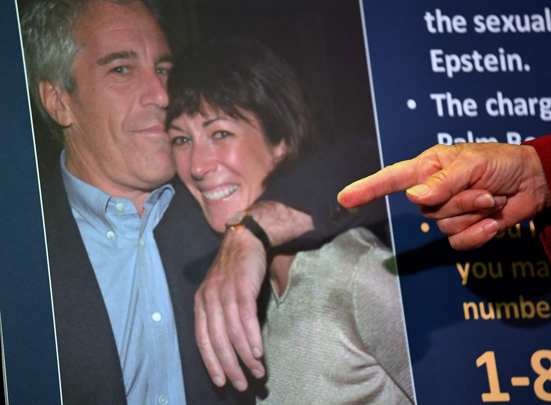 Advogados dizem que ex-companheira do pedófilo Jeffrey Epstein sofre de maus-tratos na prisão