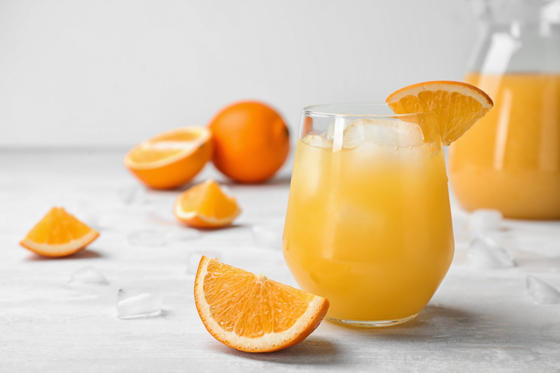 Beber sumo de laranja aumenta risco de ter cancro da pele