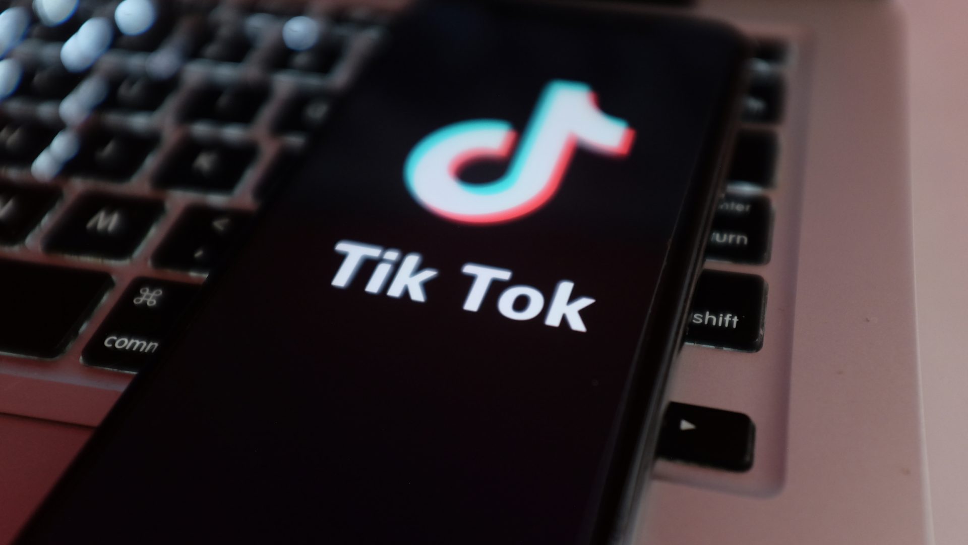 Aplicação TikTok multada em 29 mil euros por tribunal russo