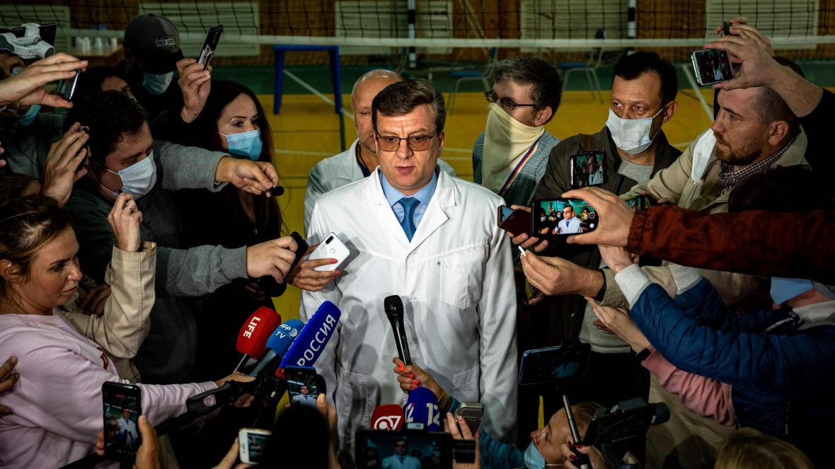 Médico que tratou Navalny foi encontrado com vida