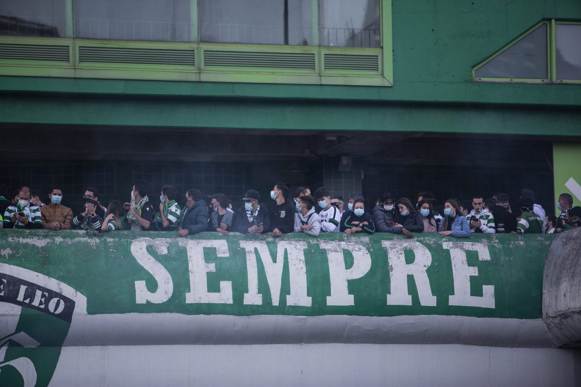 Milhares de adeptos sportinguistas rodearam Alvalade à espera da vitória | Fotogaleria