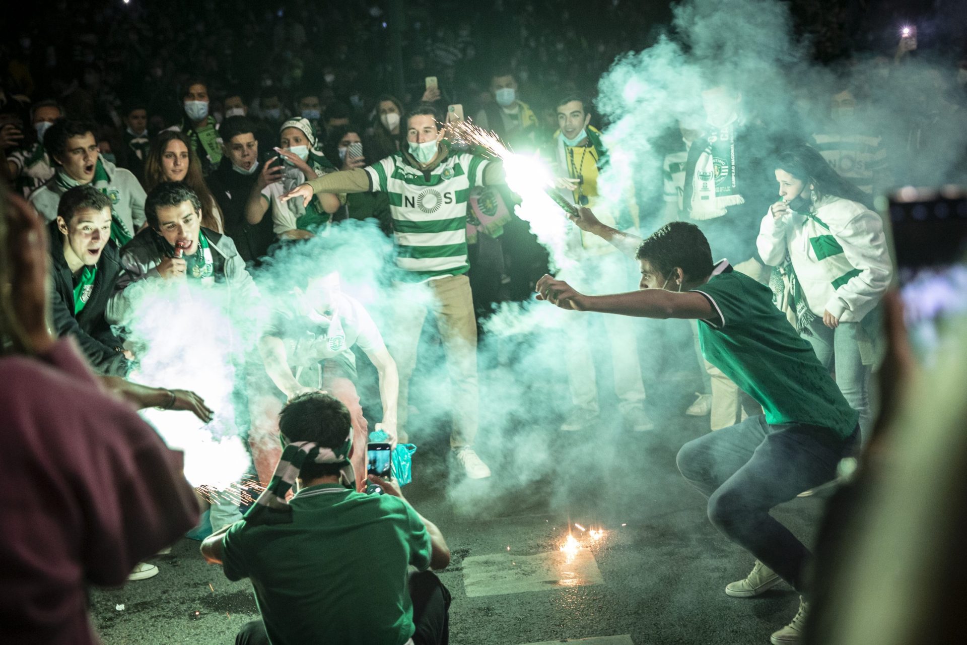 Noite de festejos do Sporting resultou em três detidos, 30 identificados e 63 engenhos pirotécnicos apreendidos pela PSP
