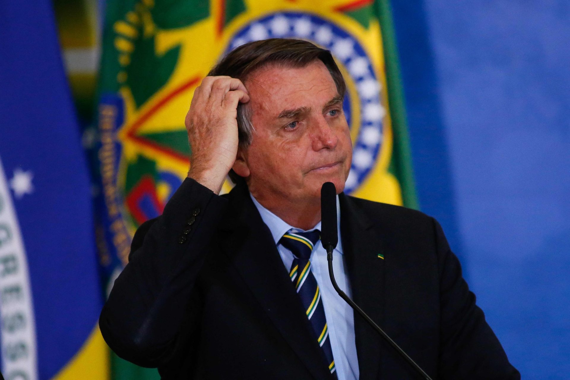 Bolsonaro apelida senador que investiga erros do governo no combate à pandemia de &#8220;vagabundo&#8221;
