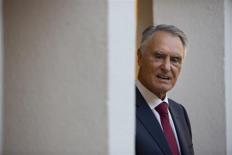 “O Governo português atual rege-se pelos princípios da ilusão fiscal e da dispersão”, critica Cavaco Silva