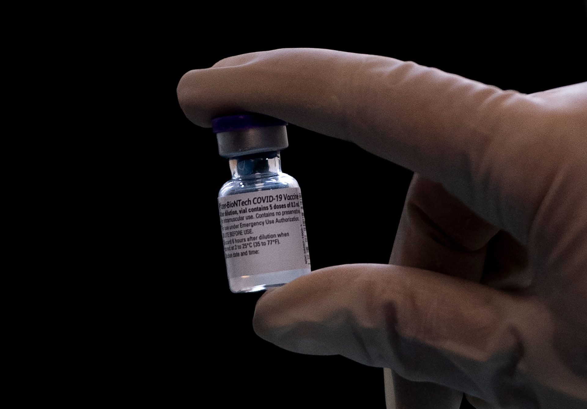 Terceira dose da vacina contra a covid-19 será necessária, defendem especialistas