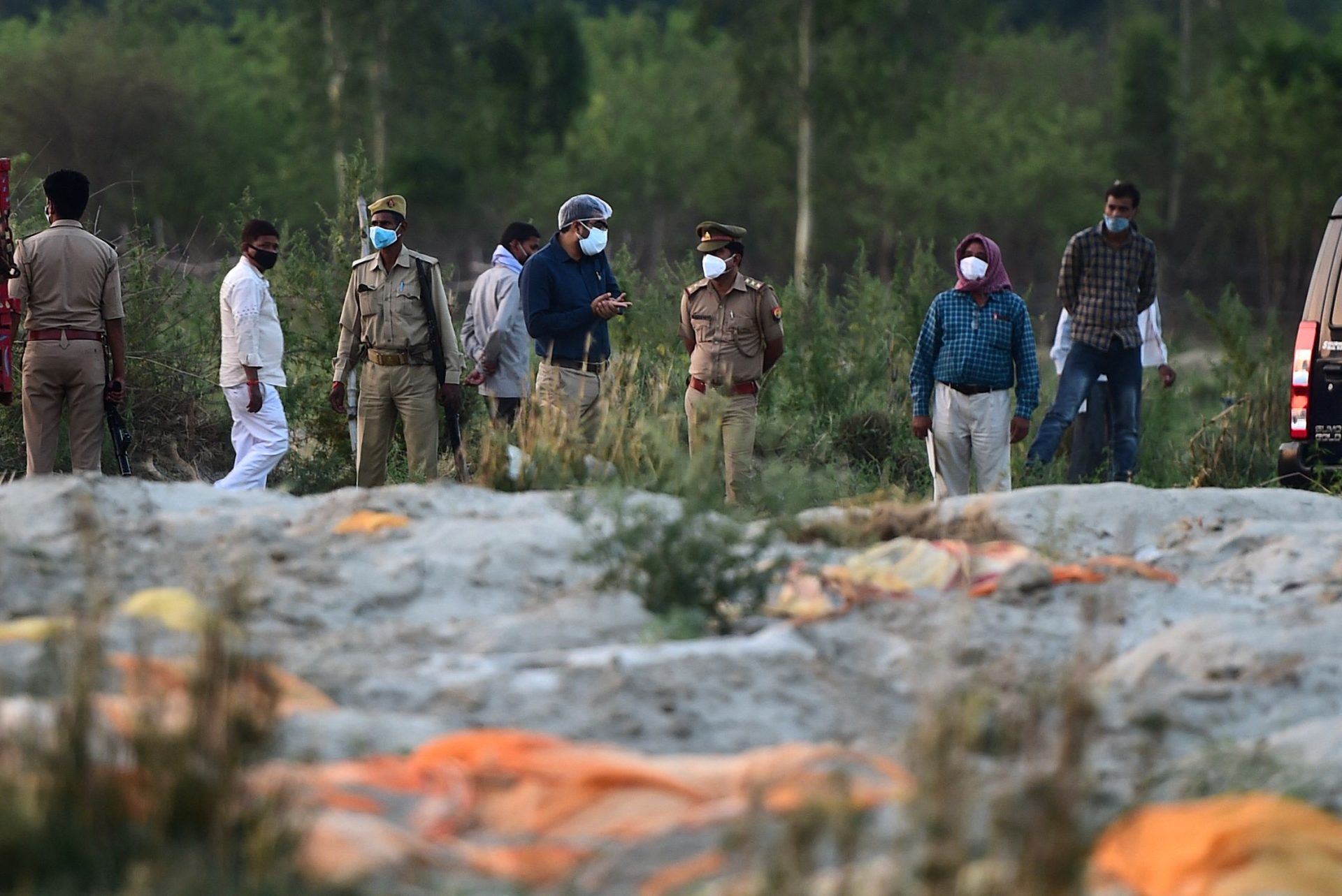 Cadáveres nas margens do Ganges preocupam autoridades