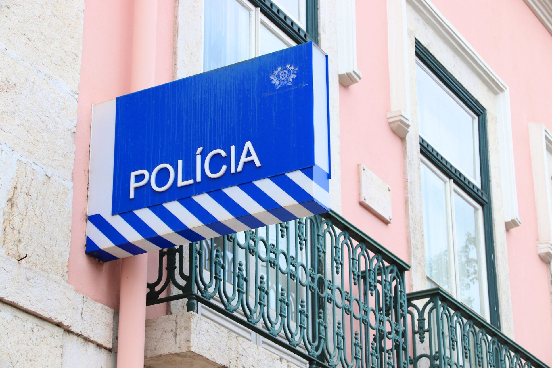 Cinco jovens agridem e roubam estafeta em Lisboa. Há três detidos
