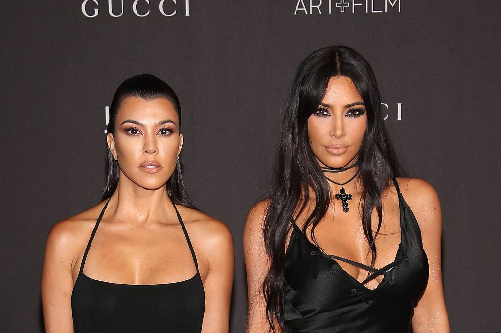 Ex-mulher de Travis Barker acusa Kim e Kourtney Kardashian de destruírem a sua família