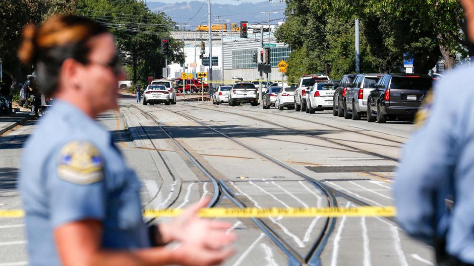 Pelo menos nove pessoas morreram no tiroteio na Califórnia