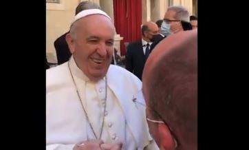 Papa Francisco faz piada com brasileiros: “Não têm salvação. É muita cachaça e pouca oração” | Vídeo