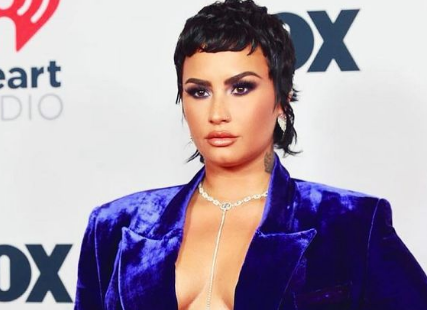 Demi Lovato diz que o &#8220;patriarcado&#8221; a impediu de se assumir como pessoa não-binária