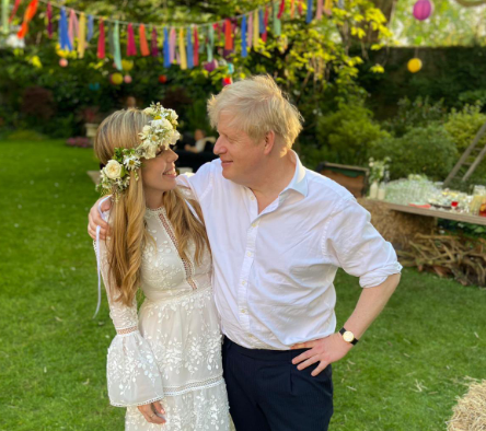 O vestido de noiva que custou 52 euros à mulher de Boris Johnson