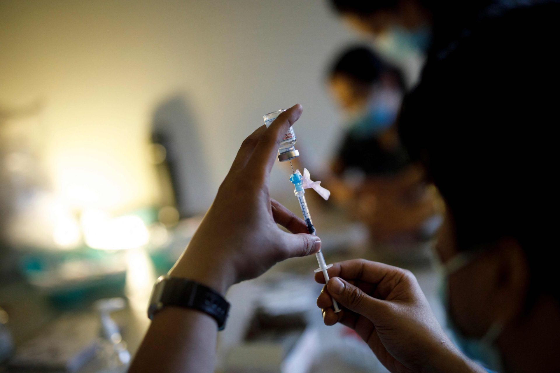 Vacina contra a covid-19 da Moderna tem 96% de eficácia em adolescentes