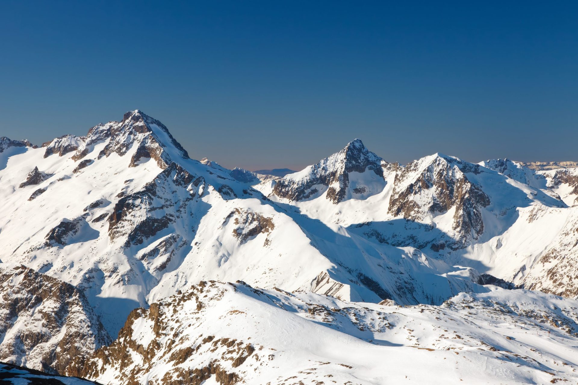 Avalanche nos Alpes franceses causa quatro mortes
