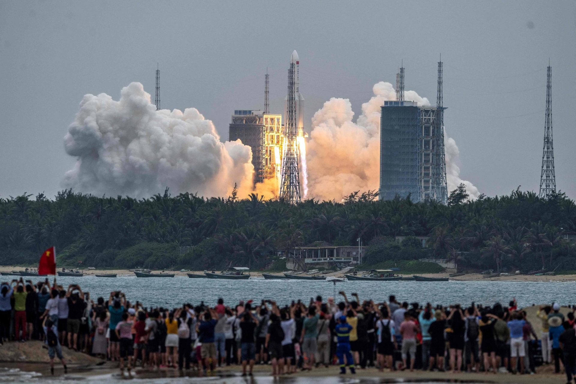 Restos de foguetão chinês caem no oceano Índico perto das Maldivas