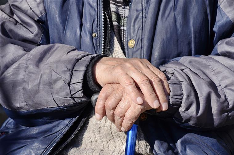 AR quer mais apoio para idosos que vivem sozinhos