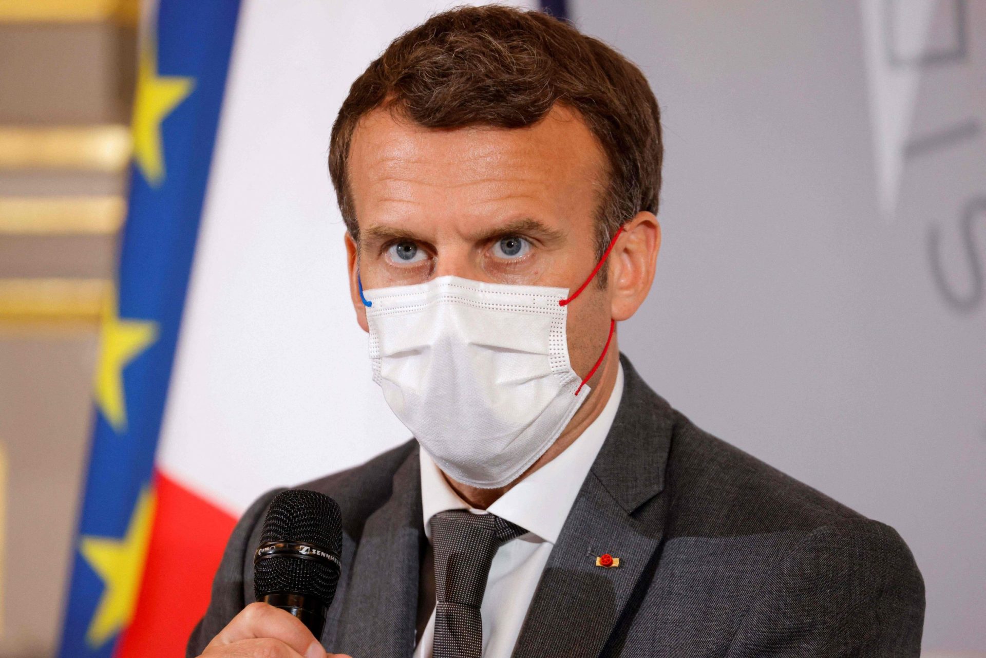 Ministério Público francês pede 18 meses de prisão para homem que agrediu Macron