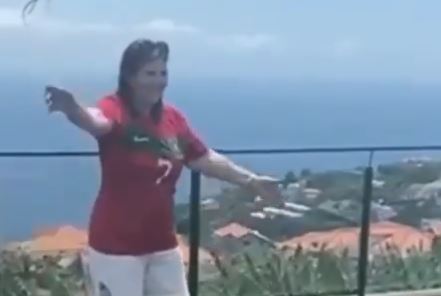 Dolores Aveiro dança para apoiar a Seleção Nacional | Vídeo