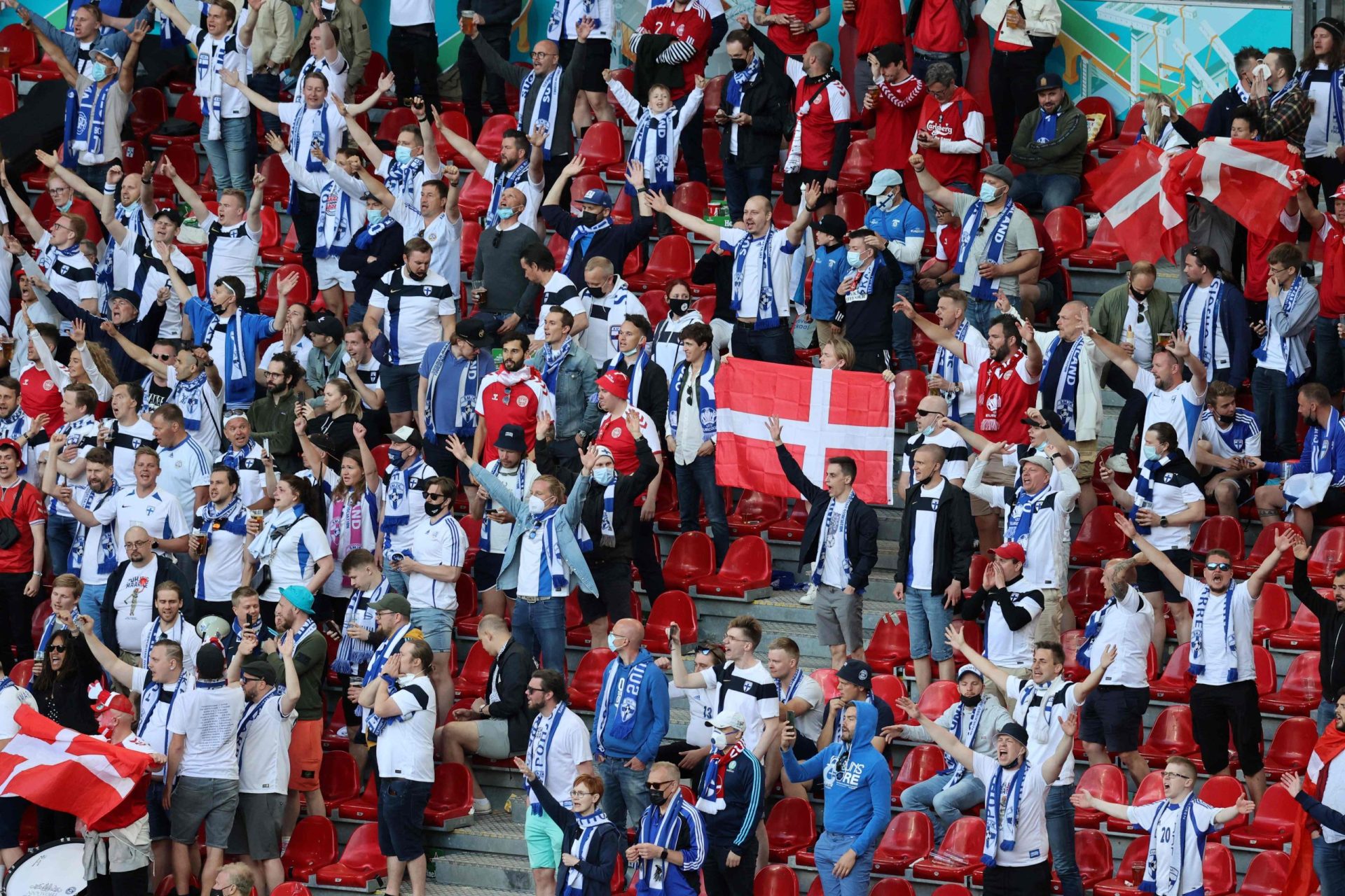 Jogo entre Dinamarca e Finlândia retomado após incidente com Eriksen